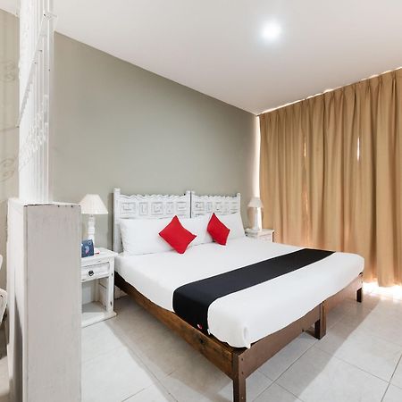 Suites Internacional Запопан Екстериор снимка