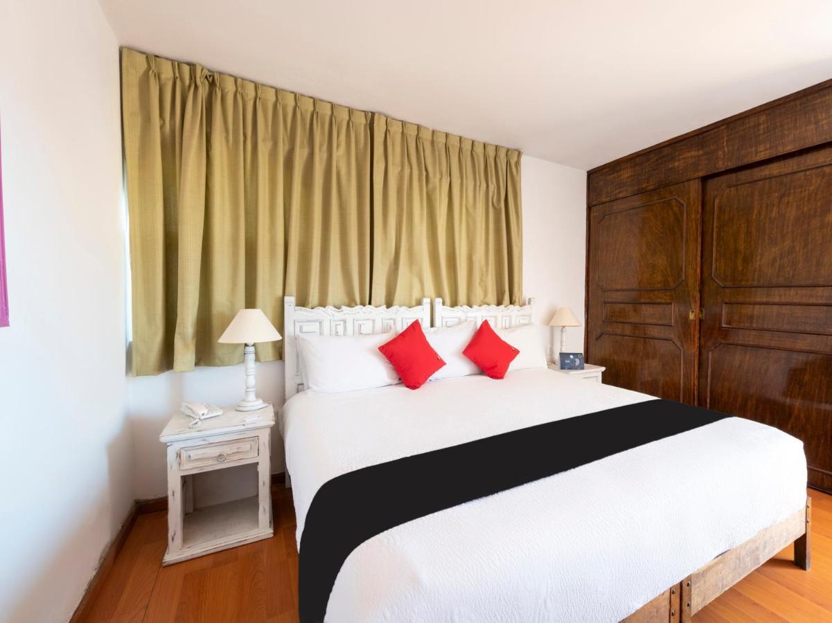 Suites Internacional Запопан Екстериор снимка