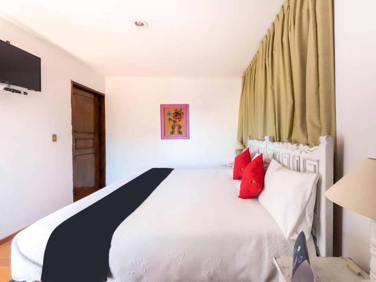Suites Internacional Запопан Екстериор снимка
