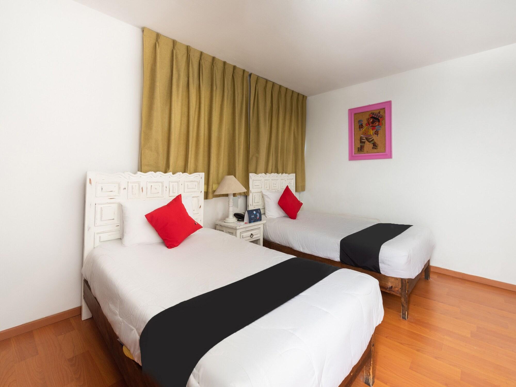 Suites Internacional Запопан Екстериор снимка
