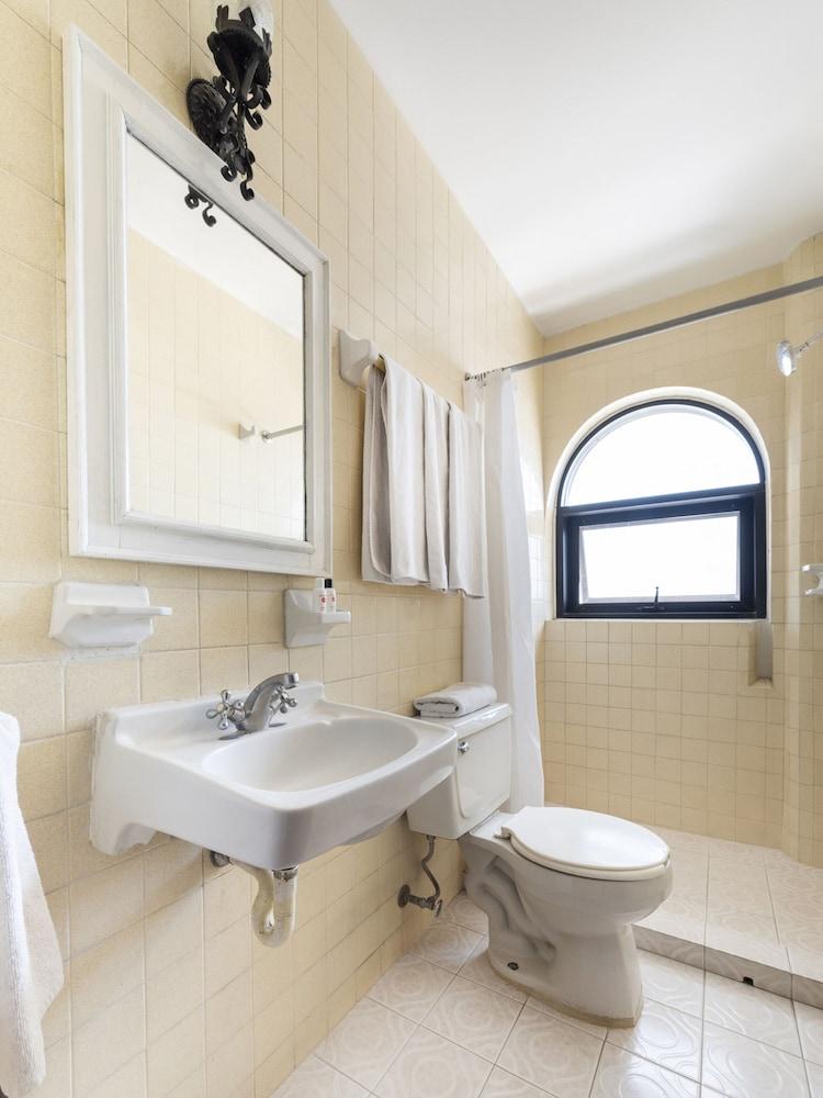 Suites Internacional Запопан Екстериор снимка
