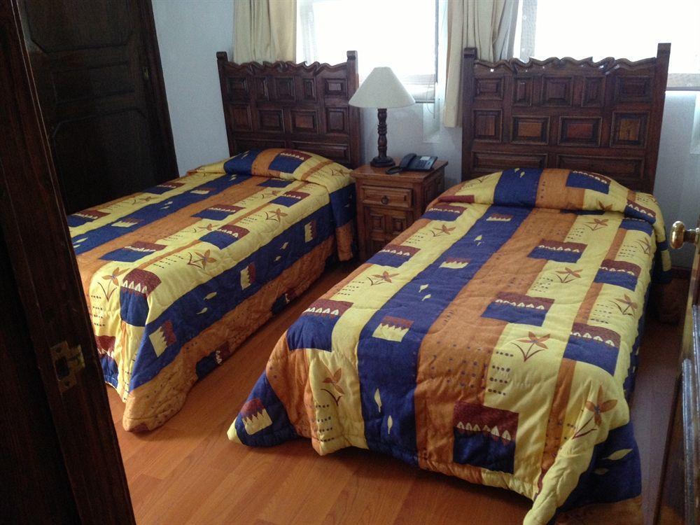Suites Internacional Запопан Екстериор снимка