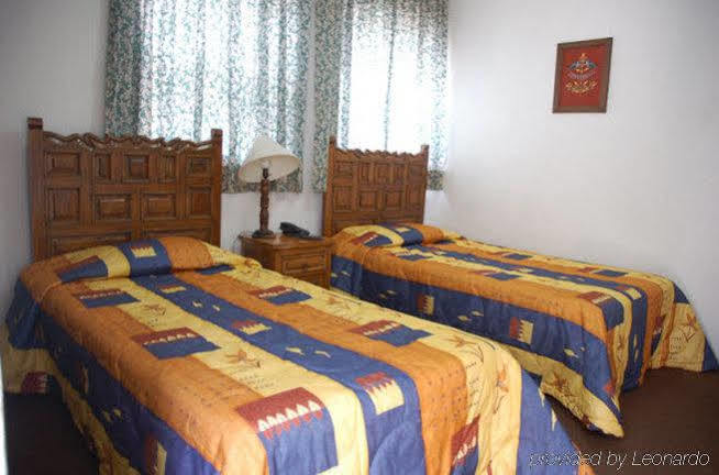 Suites Internacional Запопан Екстериор снимка