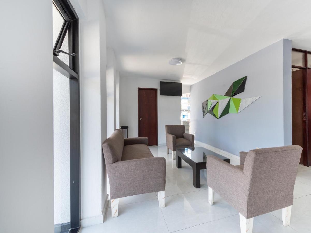 Suites Internacional Запопан Екстериор снимка