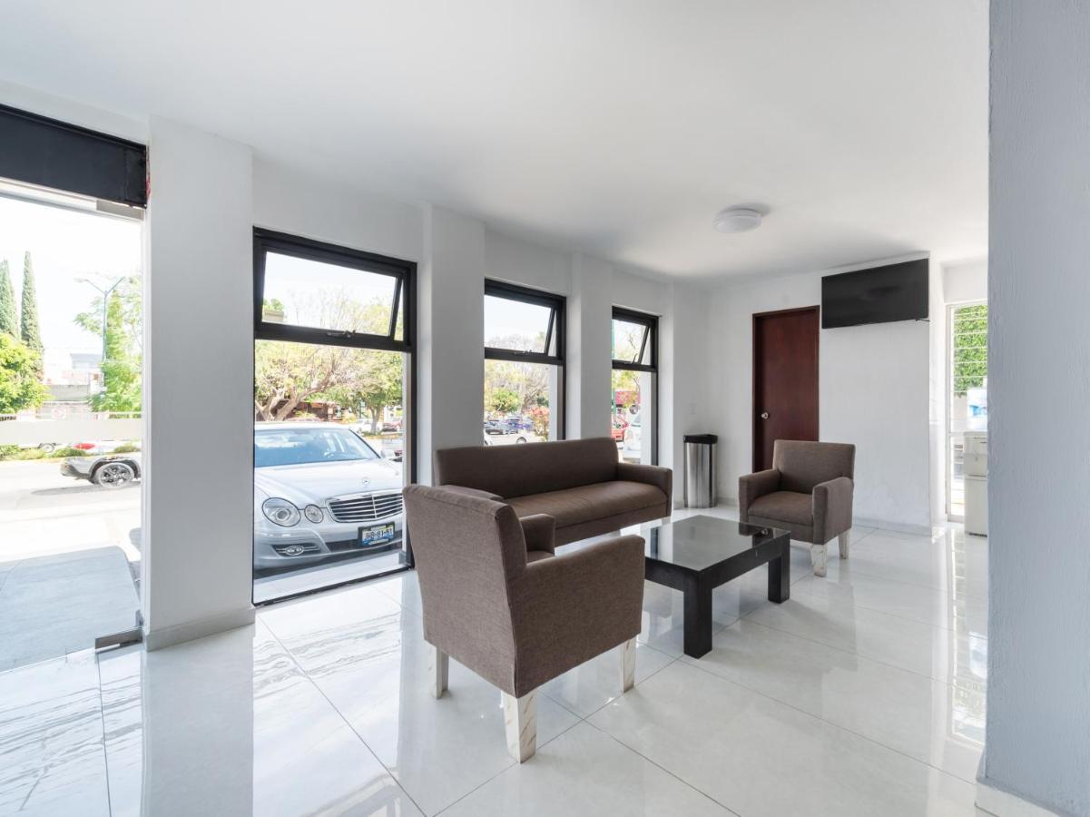 Suites Internacional Запопан Екстериор снимка